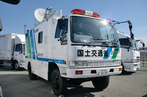 衛星通信車